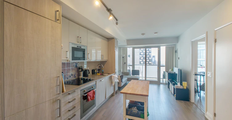 2403-77 Mutual Street, Toronto, ON, M5B 0B9 - 5