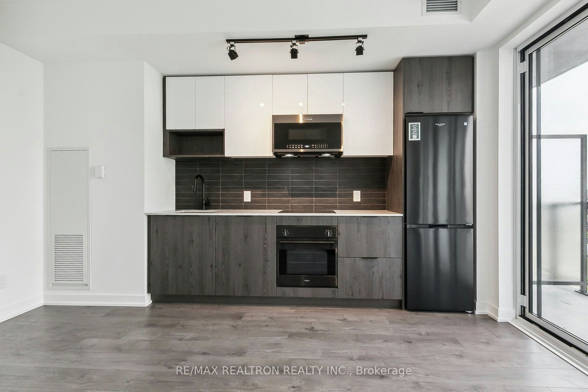 722-5 Defries Street, Toronto, ON, M5A 0W7 - 4