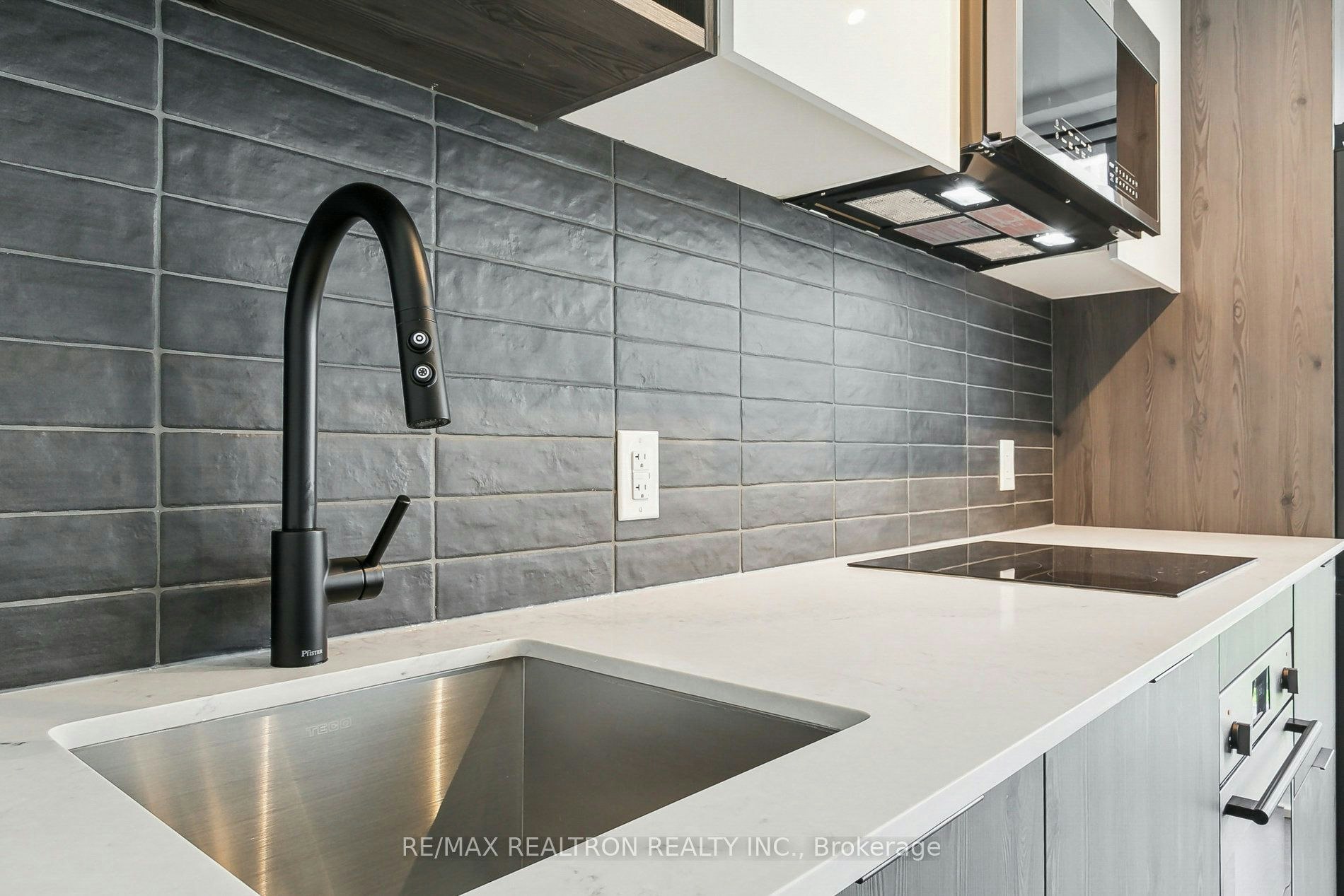 722-5 Defries Street, Toronto, ON, M5A 0W7 - 9