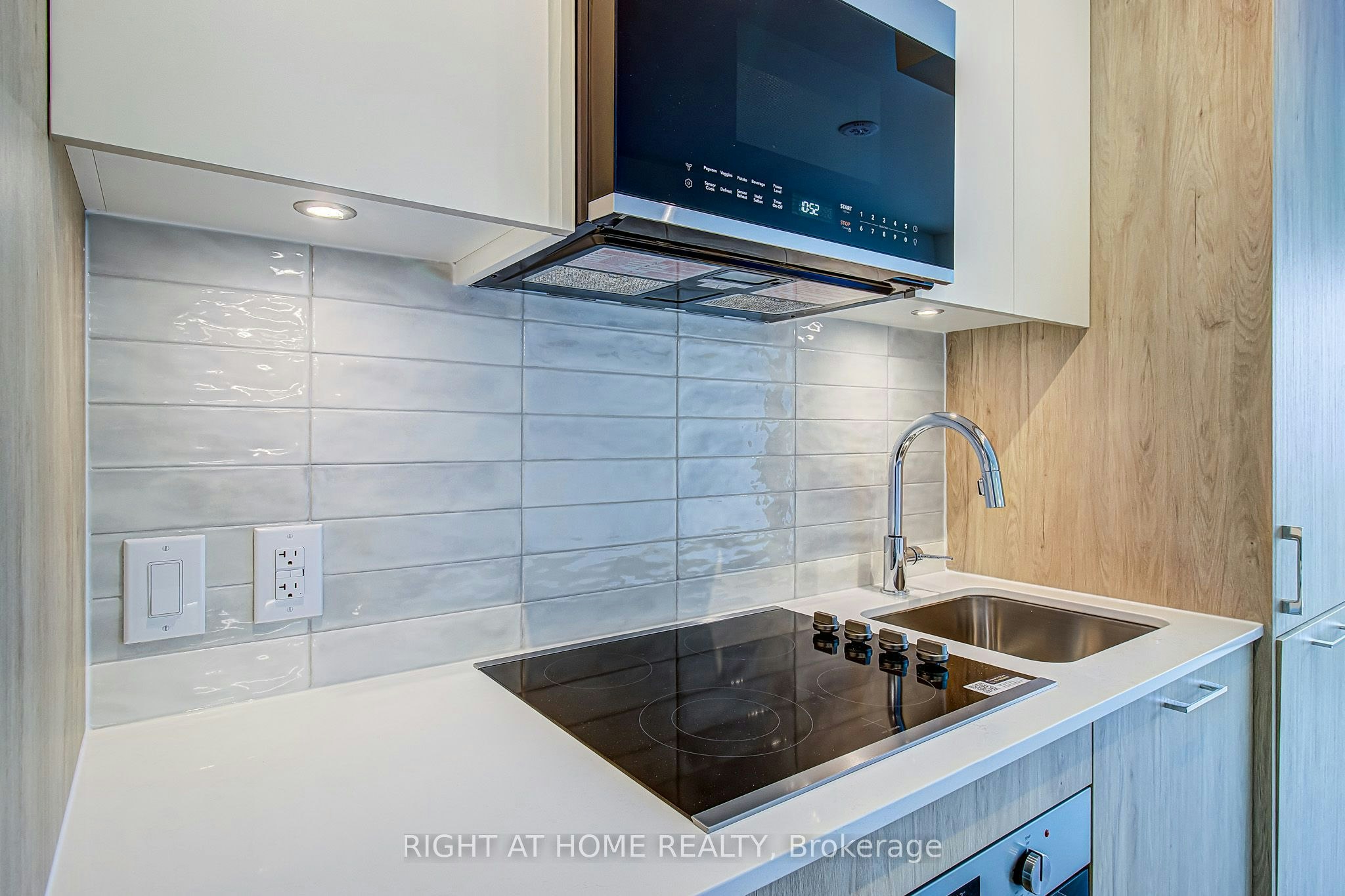 907-10 Oak Street, Toronto, ON, M5A 0Z1 - 3