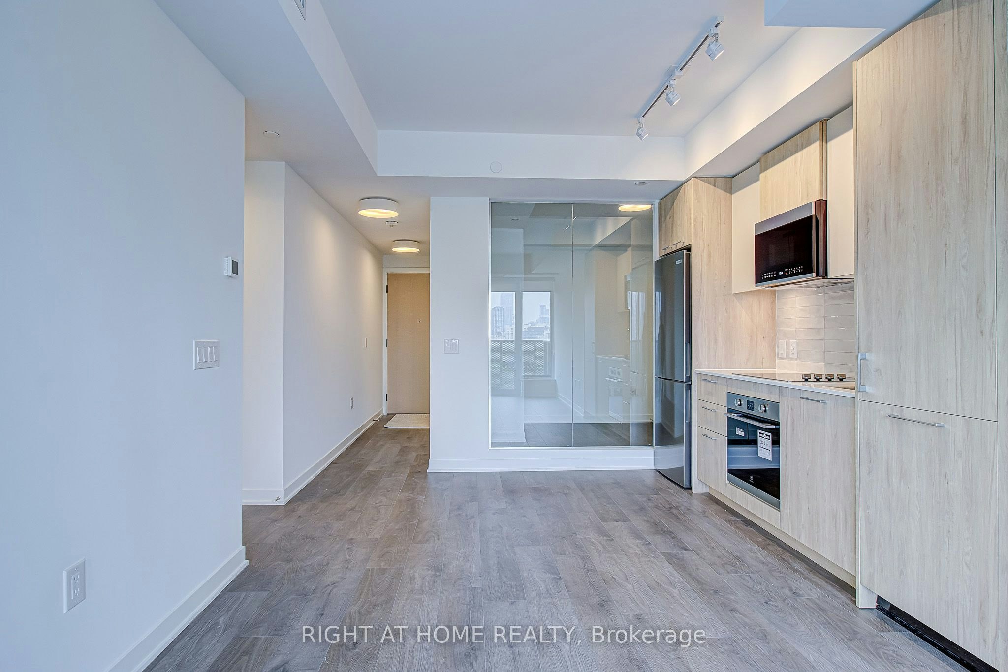 907-10 Oak Street, Toronto, ON, M5A 0Z1 - 2