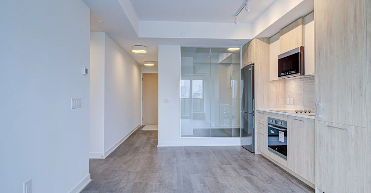 907-10 Oak Street, Toronto, ON, M5A 0Z1 - 2