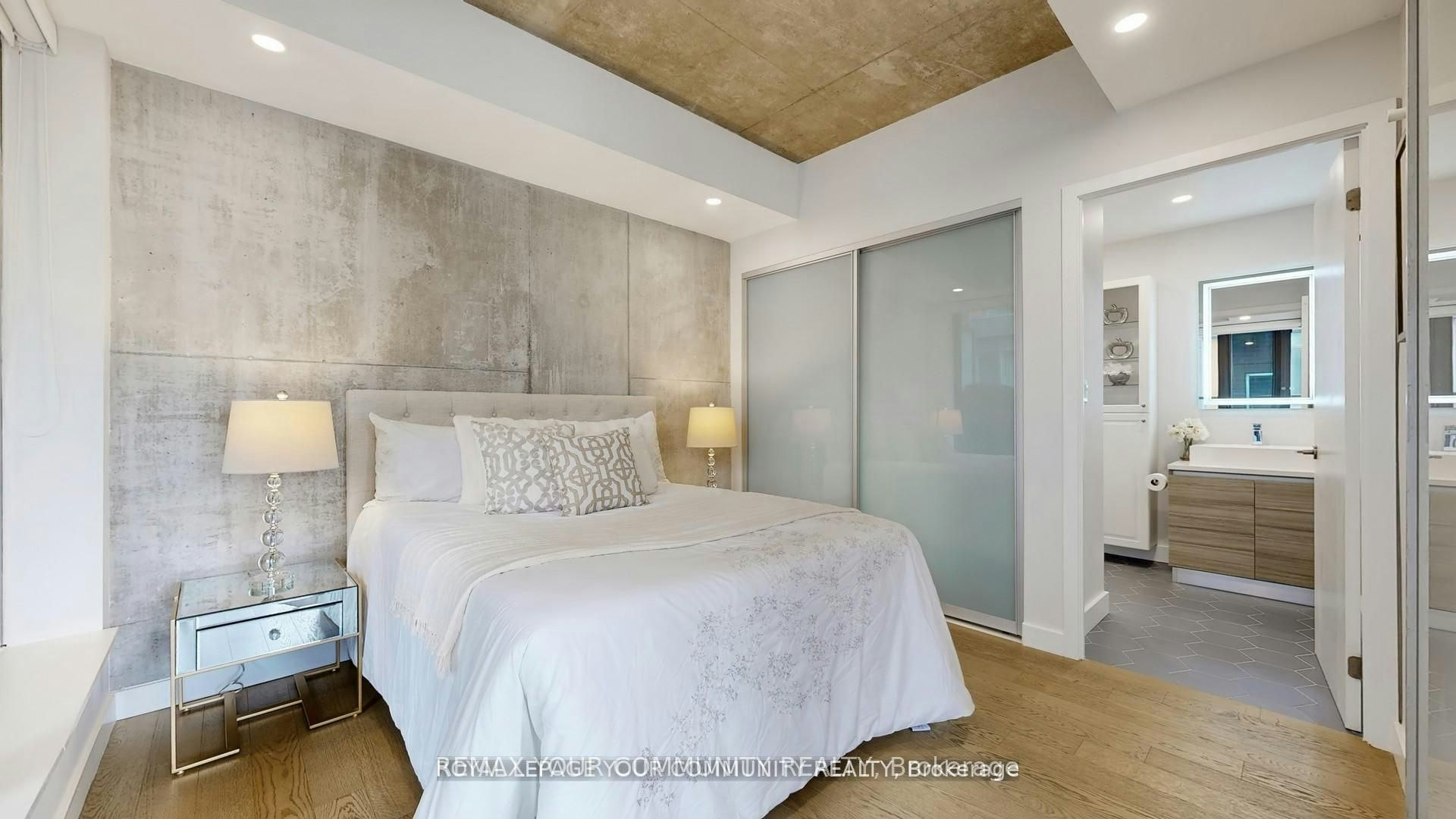 314-111 Bathurst Street, Toronto, ON, M5V 0M9 - 11