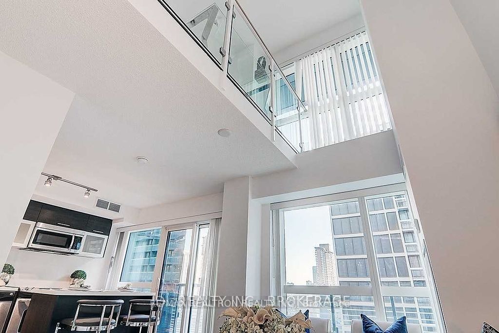 1112-386 Yonge Street, Toronto, ON, M5B 0A5 - 13