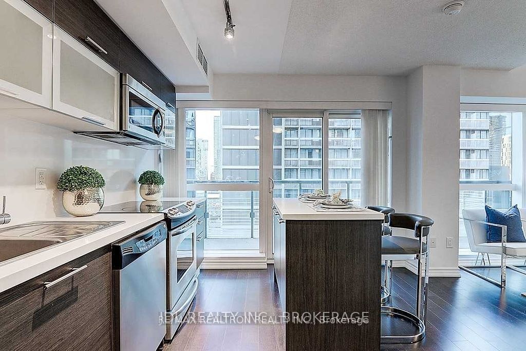 1112-386 Yonge Street, Toronto, ON, M5B 0A5 - 7