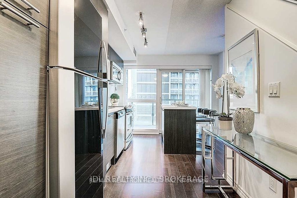 1112-386 Yonge Street, Toronto, ON, M5B 0A5 - 5