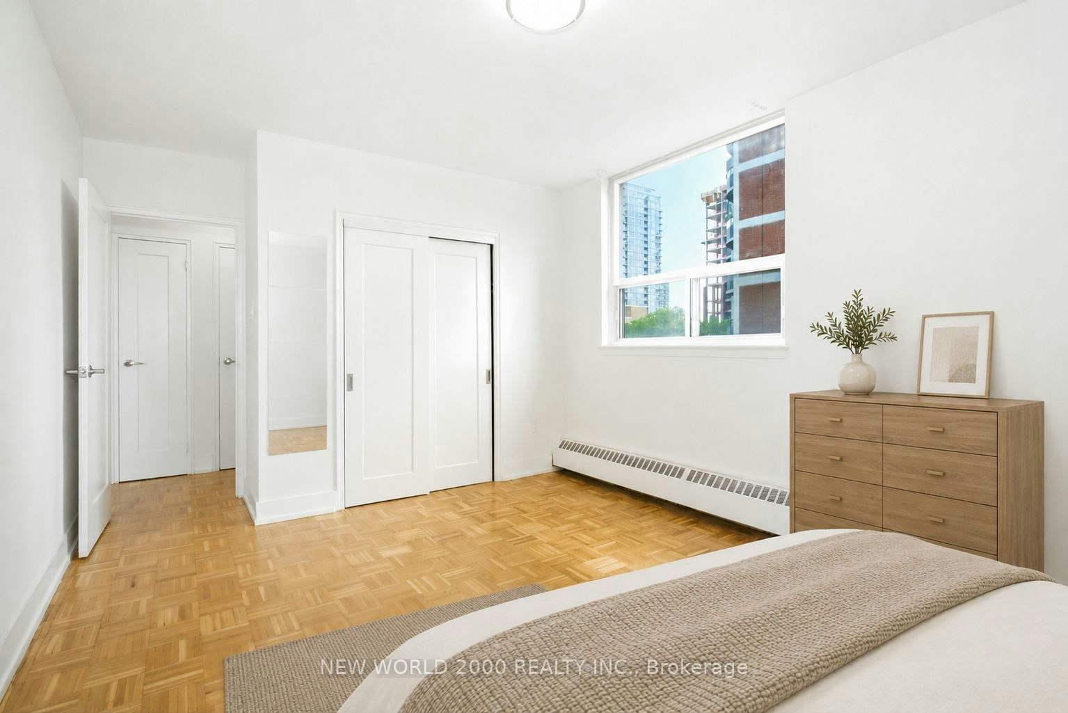 611-33 Erskine Avenue, Toronto, ON, M4P 1Y6 - 4