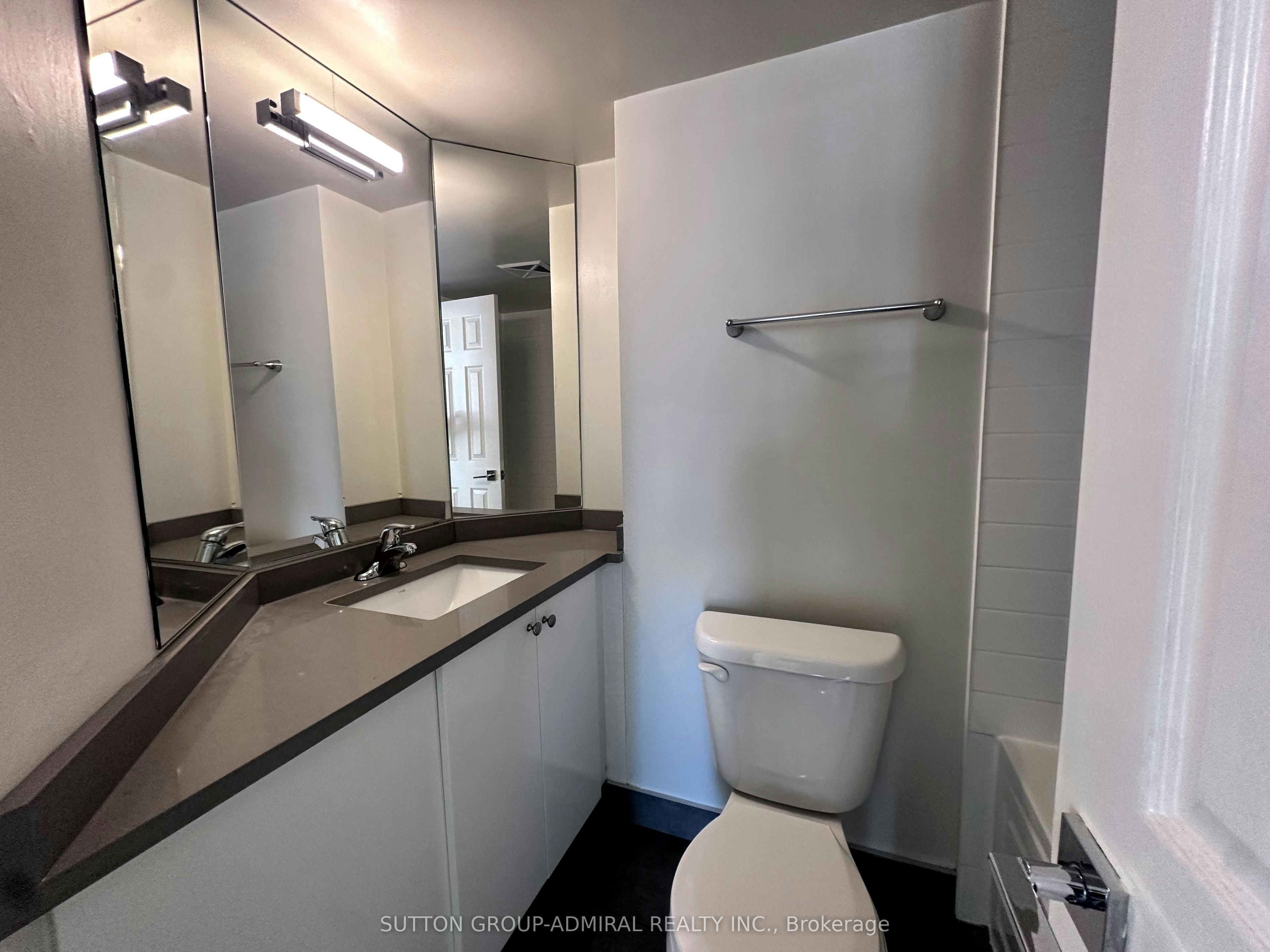 2103-736 Bay Street, Toronto, ON, M5G 2M4 - 17