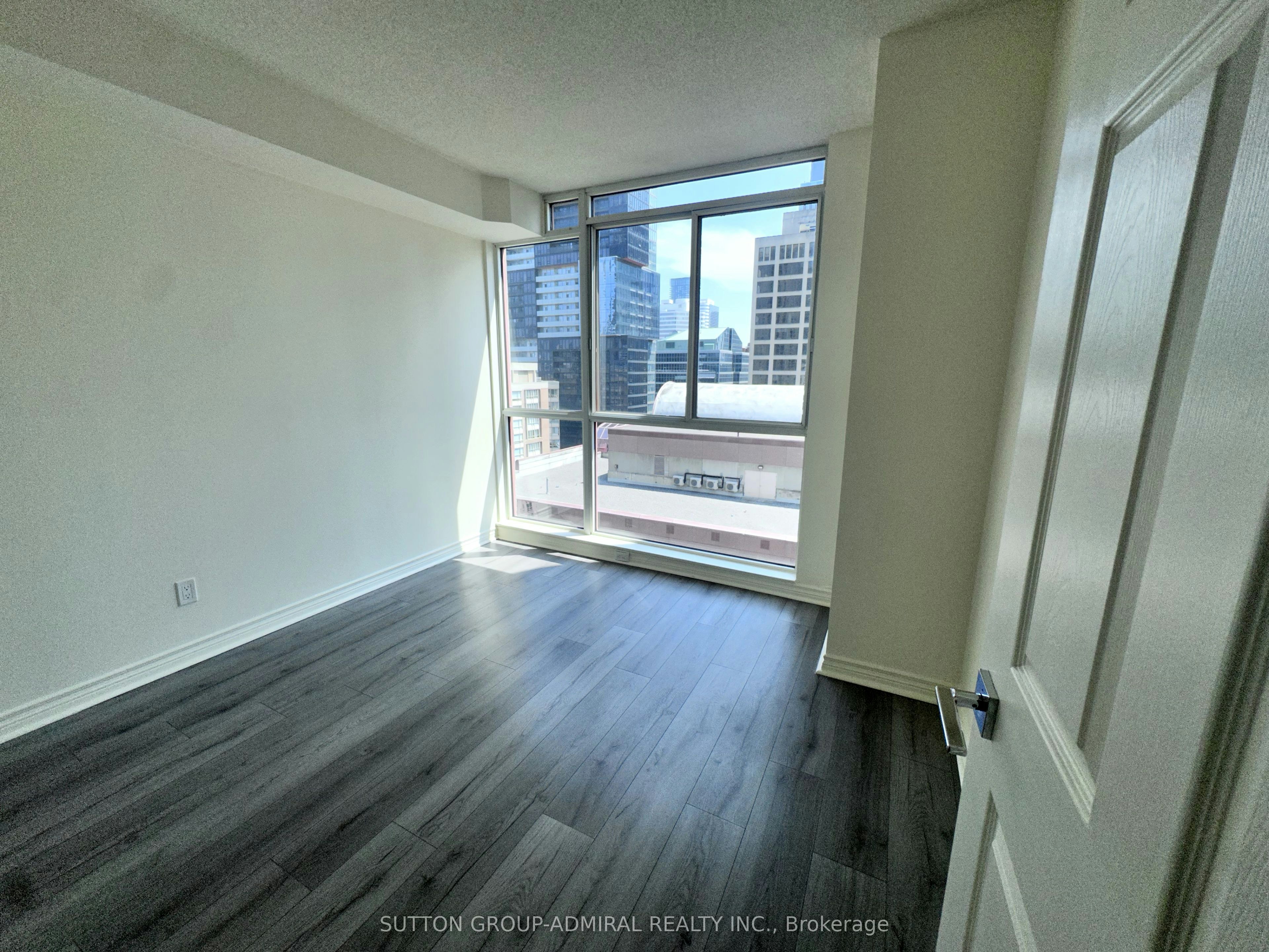 2103-736 Bay Street, Toronto, ON, M5G 2M4 - 10