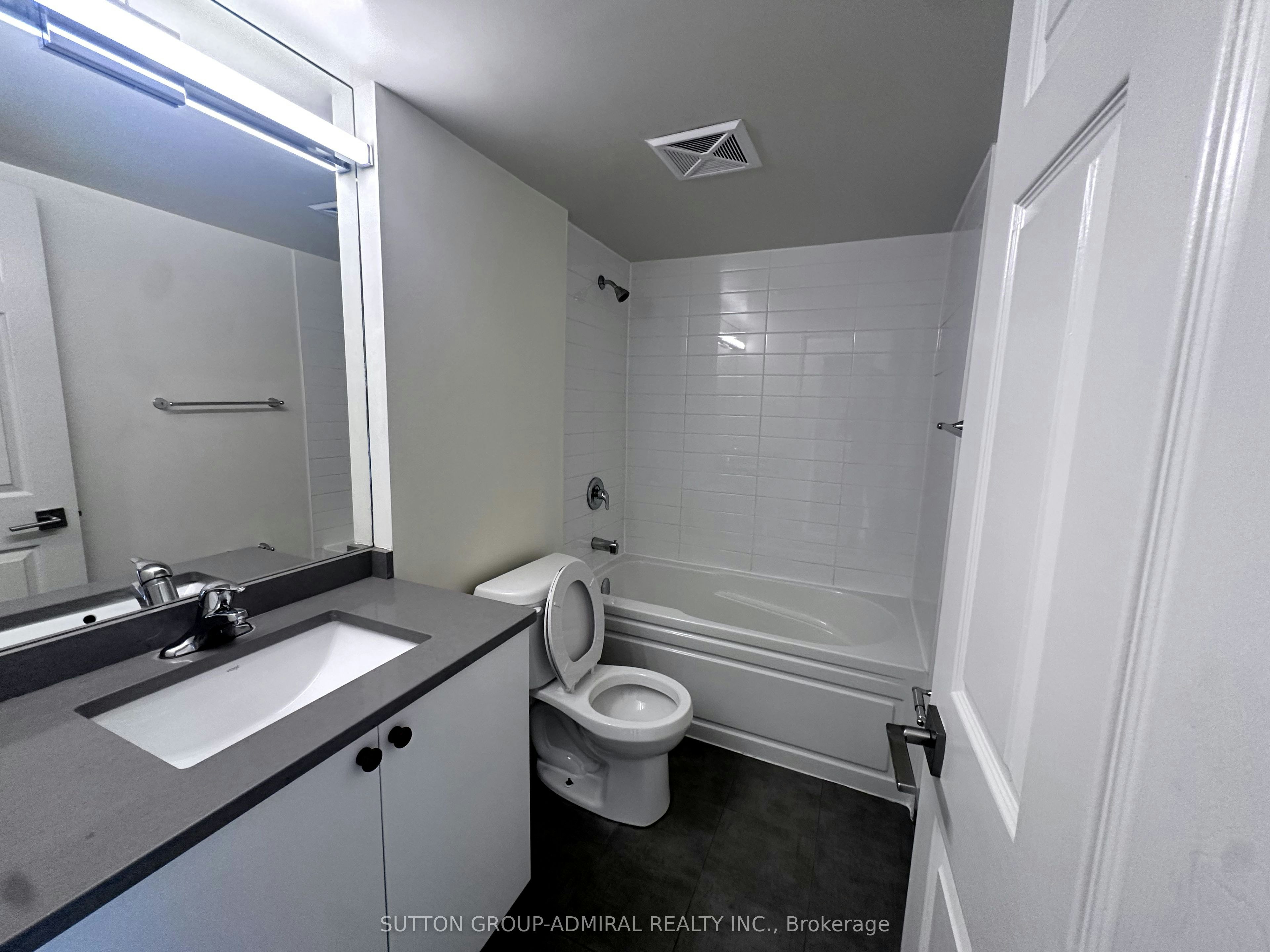 2103-736 Bay Street, Toronto, ON, M5G 2M4 - 3