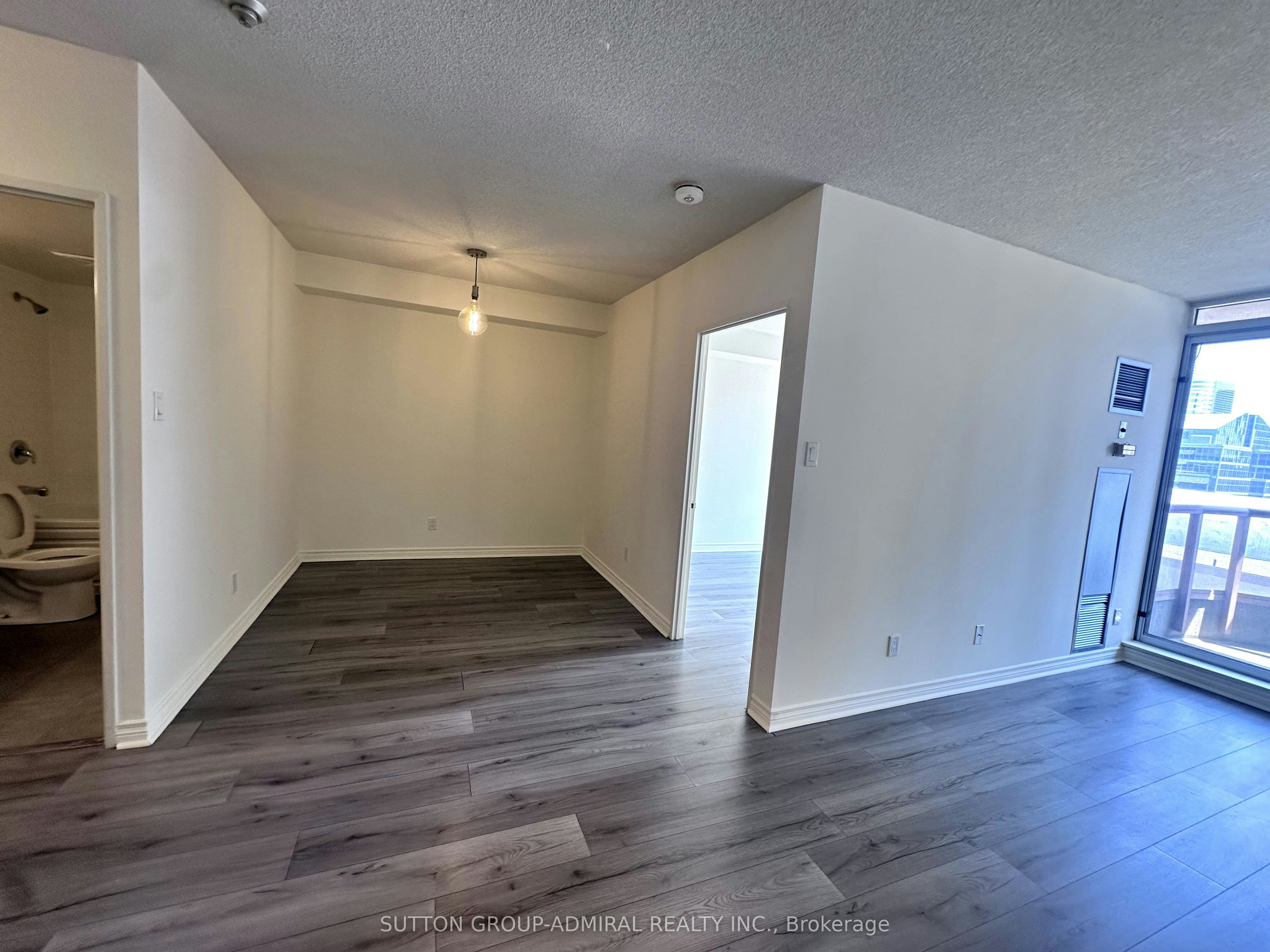 2103-736 Bay Street, Toronto, ON, M5G 2M4 - 9