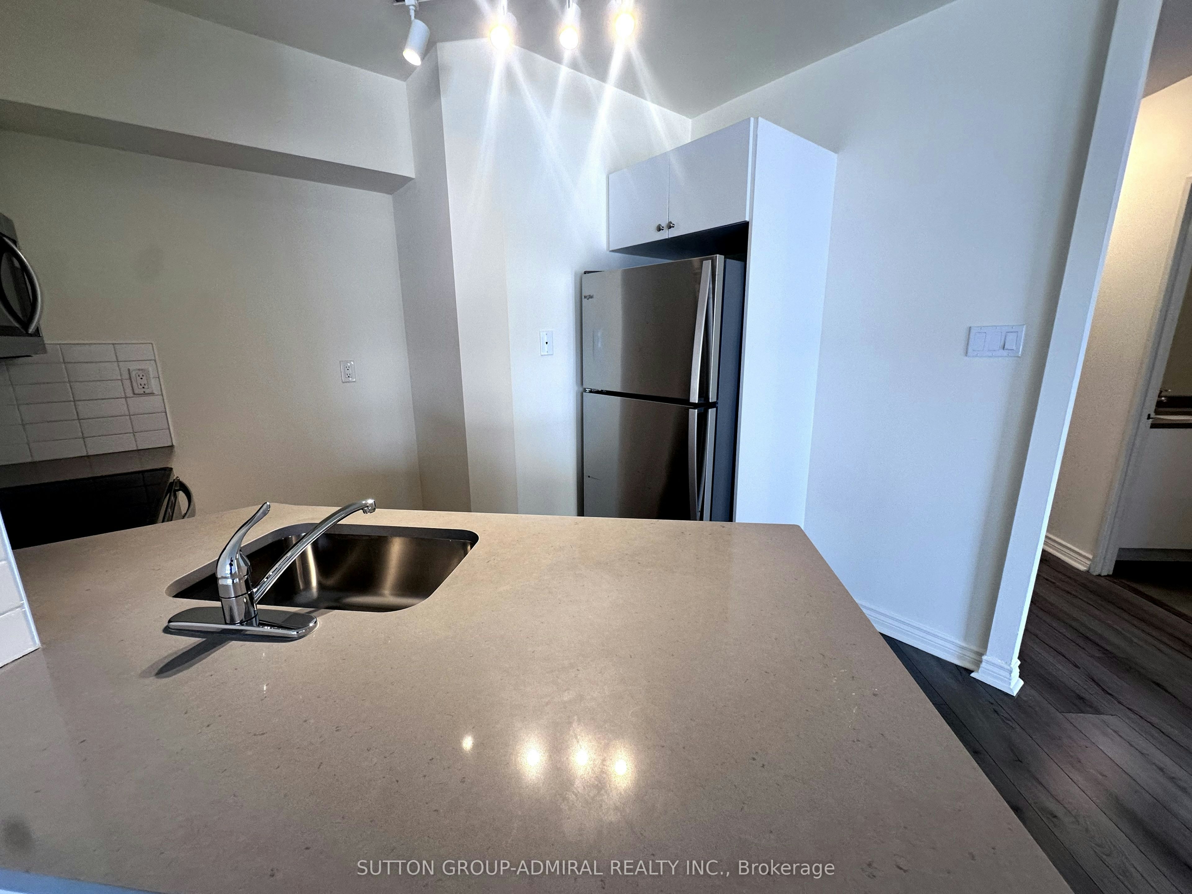 2103-736 Bay Street, Toronto, ON, M5G 2M4 - 7