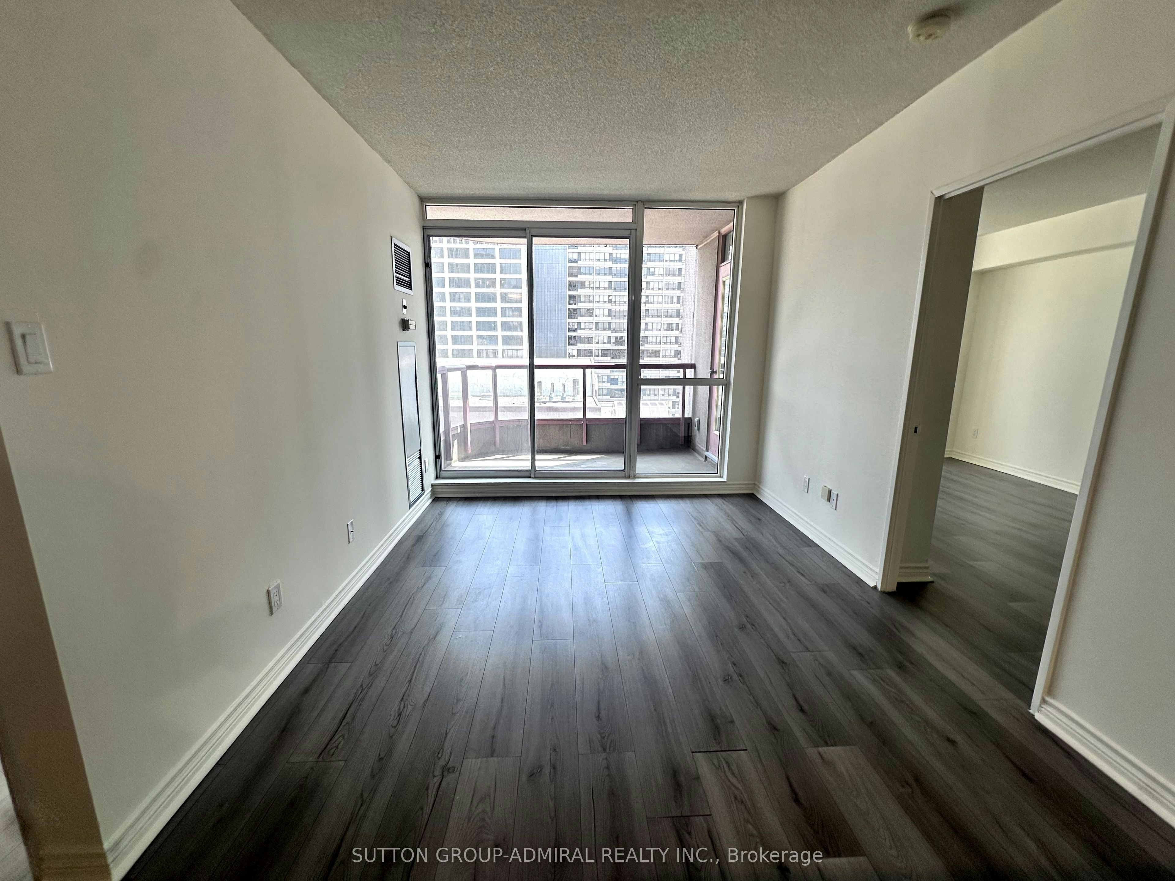 2103-736 Bay Street, Toronto, ON, M5G 2M4 - 6