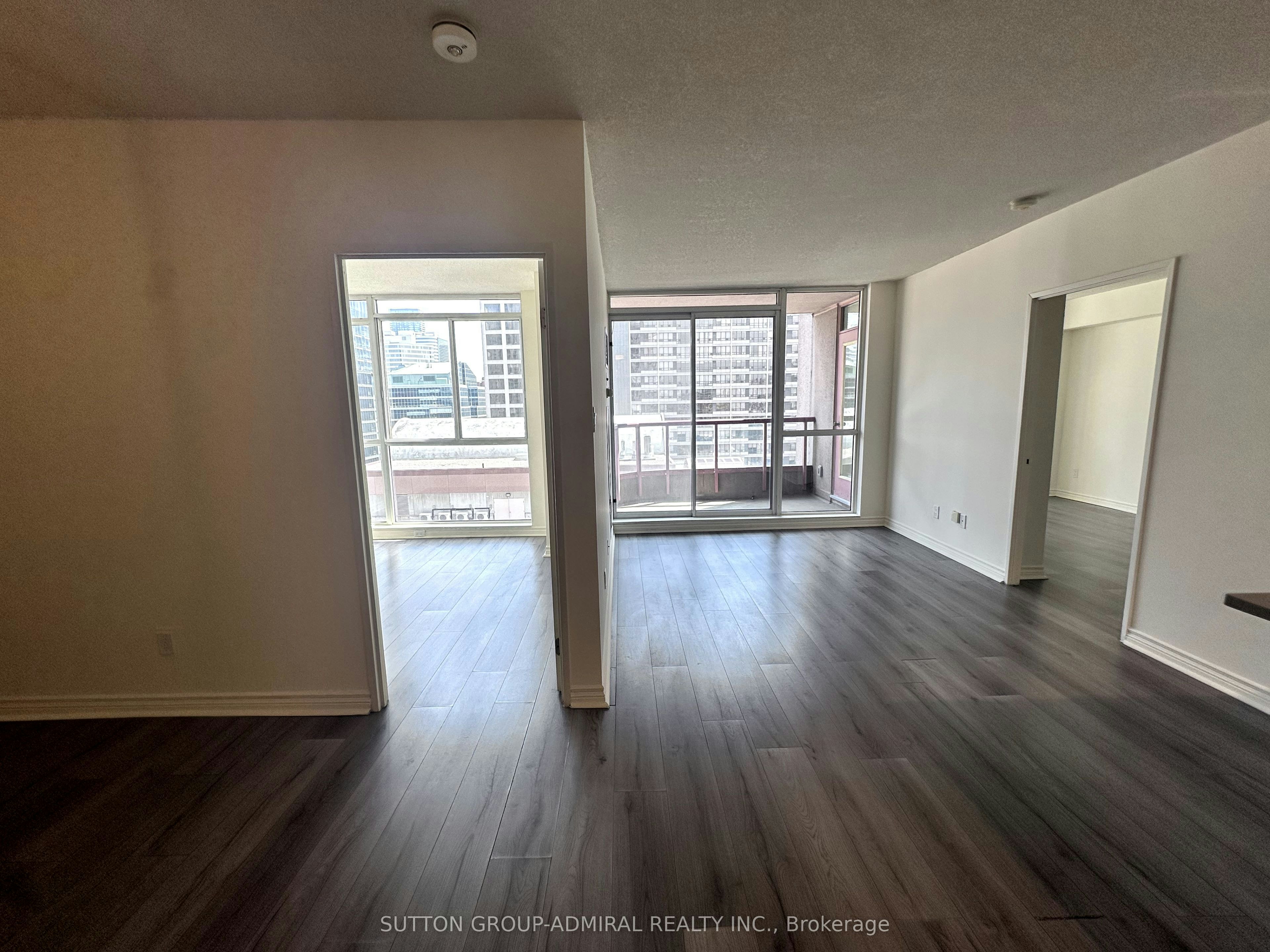 2103-736 Bay Street, Toronto, ON, M5G 2M4 - 2