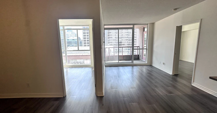 2103-736 Bay Street, Toronto, ON, M5G 2M4 - 2