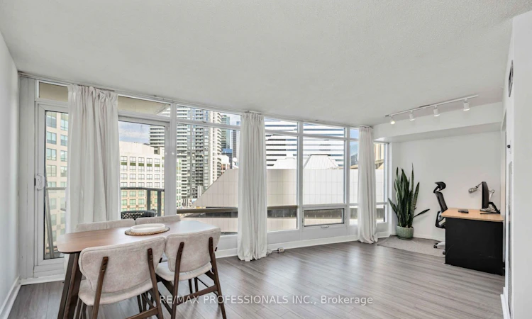 802-361 Front Street W