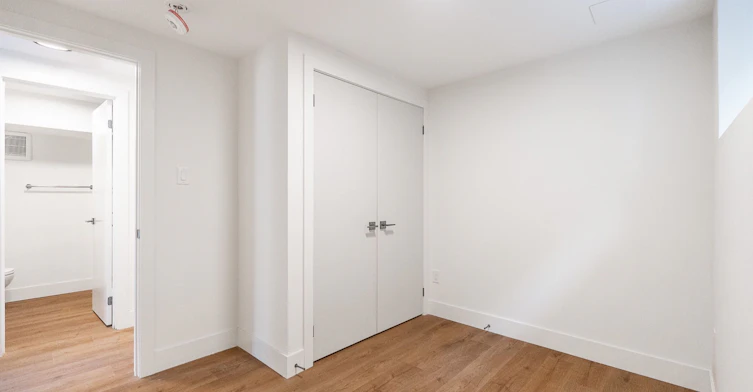 2-7 Earnscliffe Road, Toronto, ON, M6E 1J4 - 5