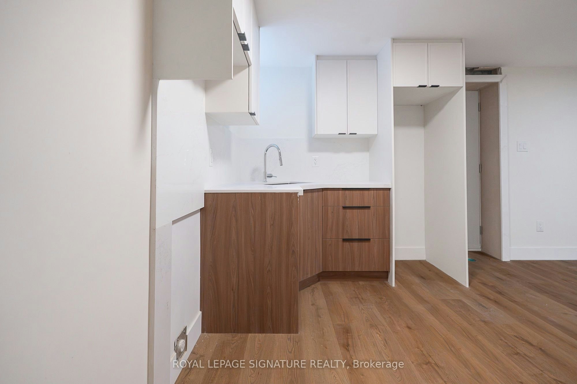 1-7 Earnscliffe Road, Toronto, ON, M6E 1J4 - 4