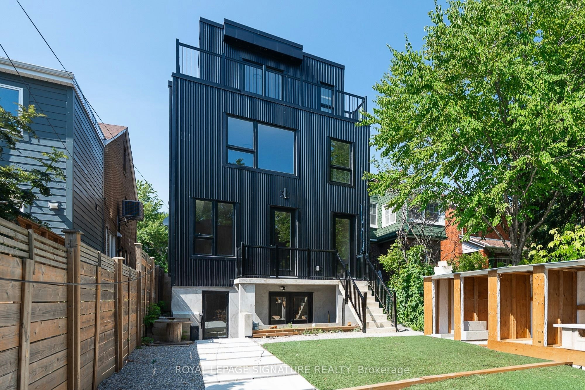 1-7 Earnscliffe Road, Toronto, ON, M6E 1J4
