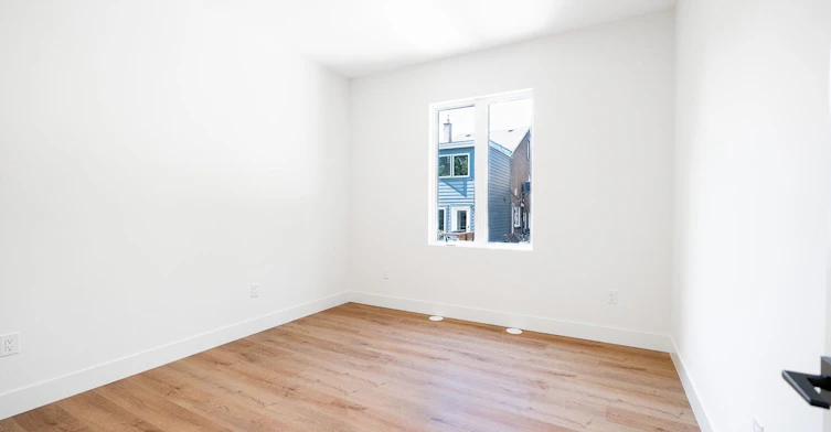 7-7 Earnscliffe Road, Toronto, ON, M6E 1J4 - 7