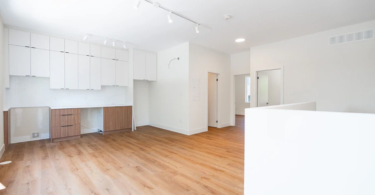 7-7 Earnscliffe Road, Toronto, ON, M6E 1J4 - 6