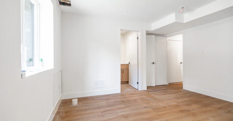 7-7 Earnscliffe Road, Toronto, ON, M6E 1J4 - 12