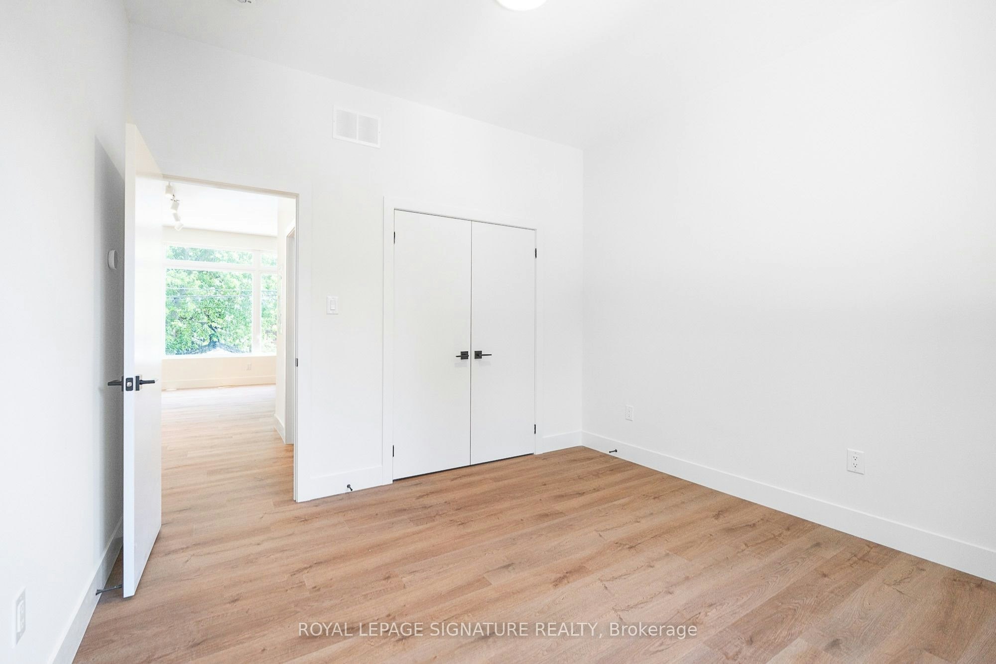 7-7 Earnscliffe Road, Toronto, ON, M6E 1J4 - 8