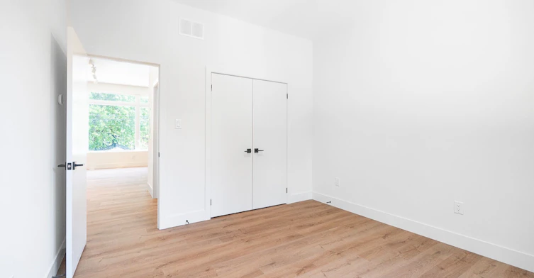 7-7 Earnscliffe Road, Toronto, ON, M6E 1J4 - 8