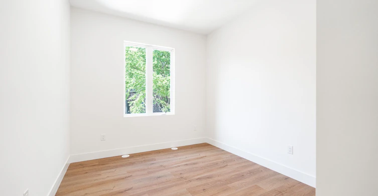 7-7 Earnscliffe Road, Toronto, ON, M6E 1J4 - 5
