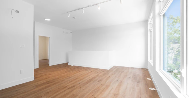 7-7 Earnscliffe Road, Toronto, ON, M6E 1J4 - 3
