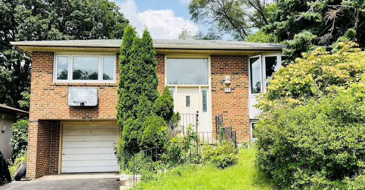 Main-16 Lochinvar Crescent, Toronto, ON, M3A 3K1
