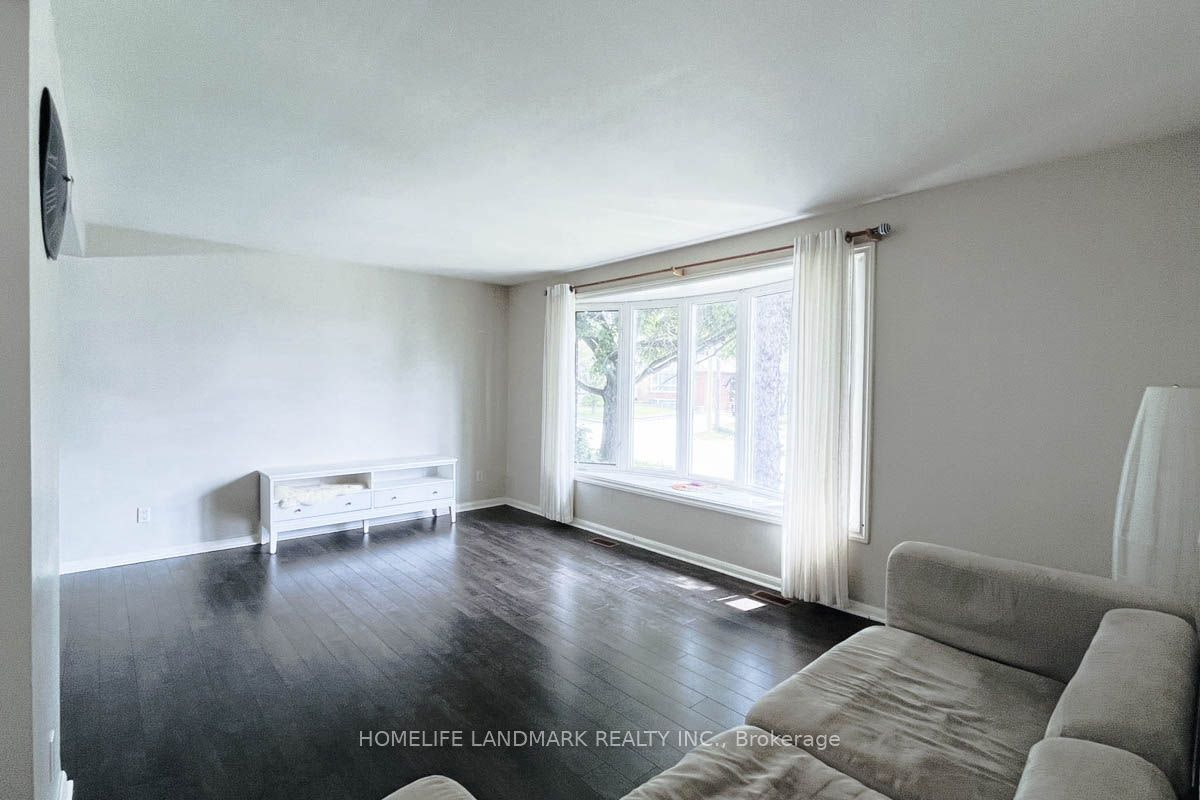Main-16 Lochinvar Crescent, Toronto, ON, M3A 3K1 - 4