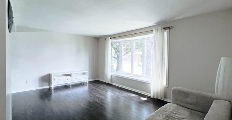 Main-16 Lochinvar Crescent, Toronto, ON, M3A 3K1 - 4