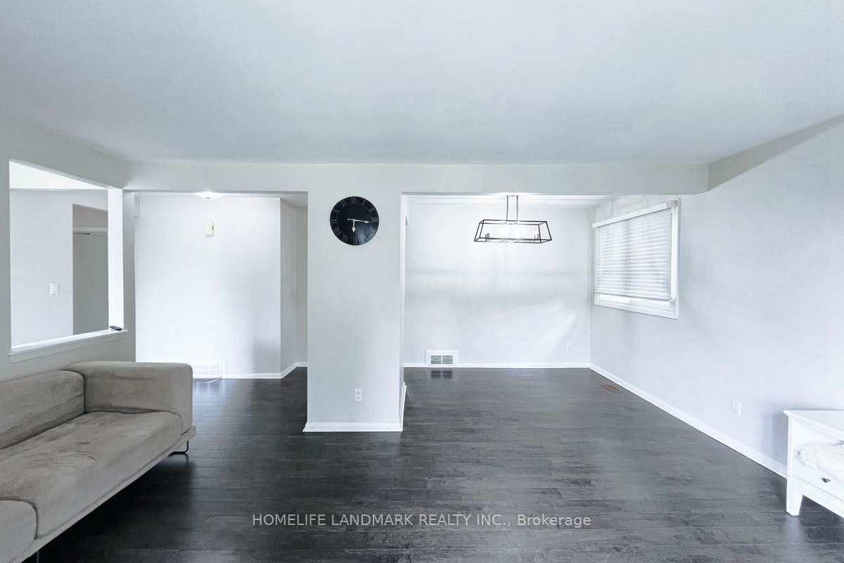 Main-16 Lochinvar Crescent, Toronto, ON, M3A 3K1 - 6