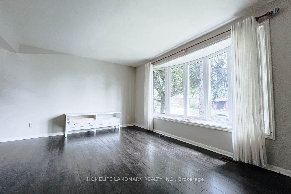 Main-16 Lochinvar Crescent, Toronto, ON, M3A 3K1 - 10
