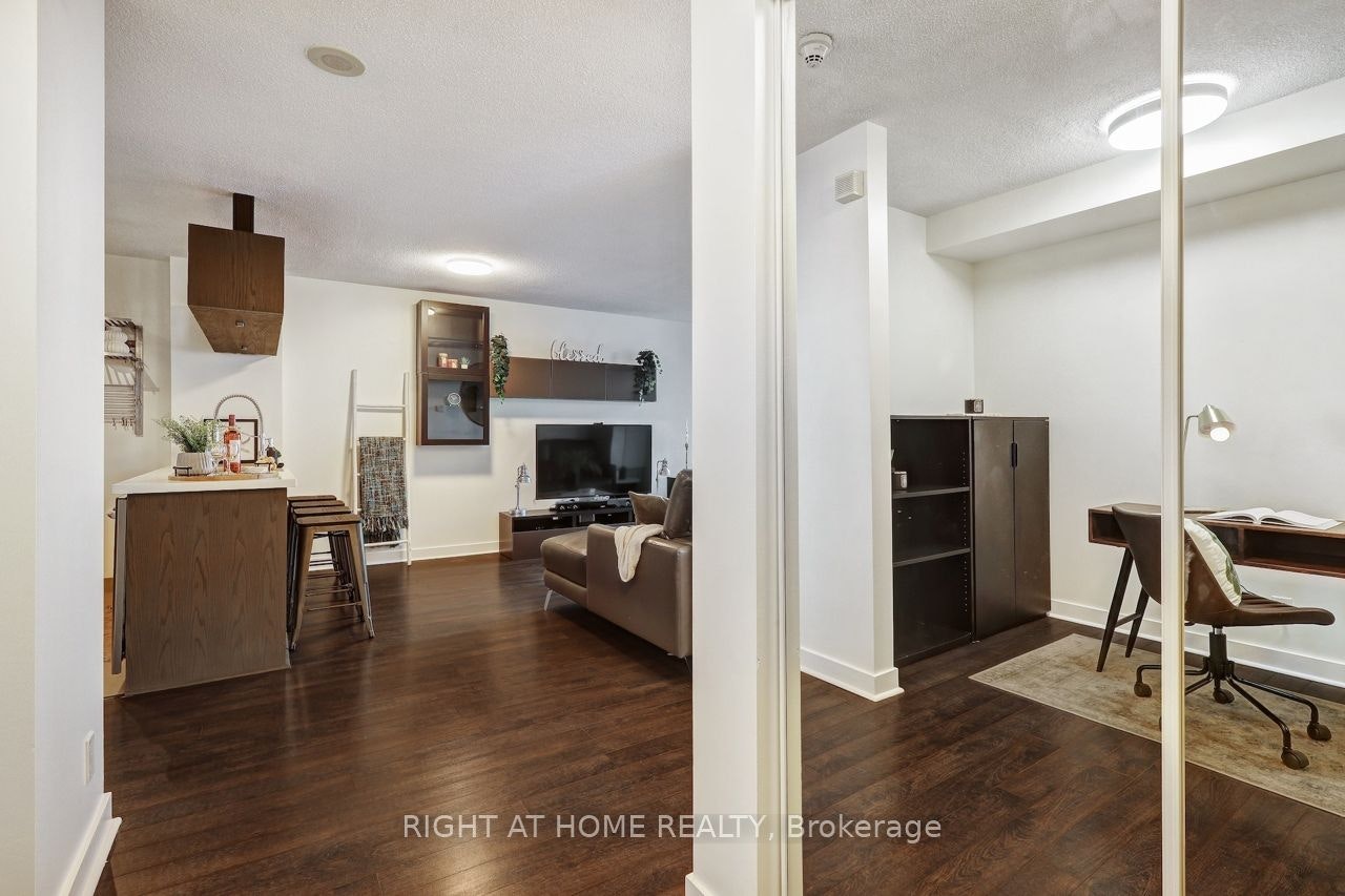 2316-81 Navy Wharf Court, Toronto, ON, M5V 3S2 - 11