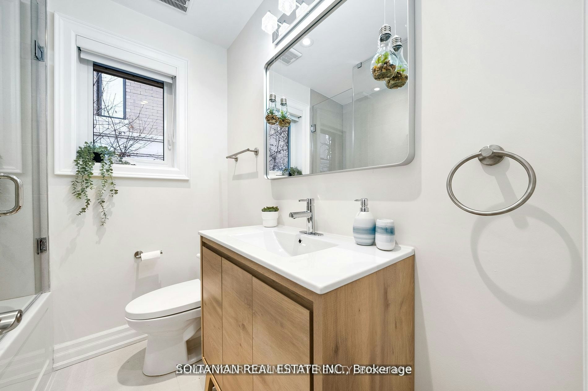 MAIN FLOOR-71 Centre Avenue, Toronto, ON, M2M 2L4 - 20