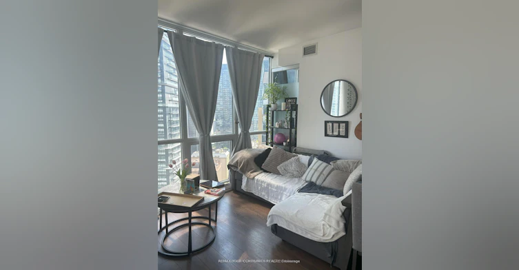 2709-45 Charles Street E, Toronto, ON, M4Y 1S2 - 3