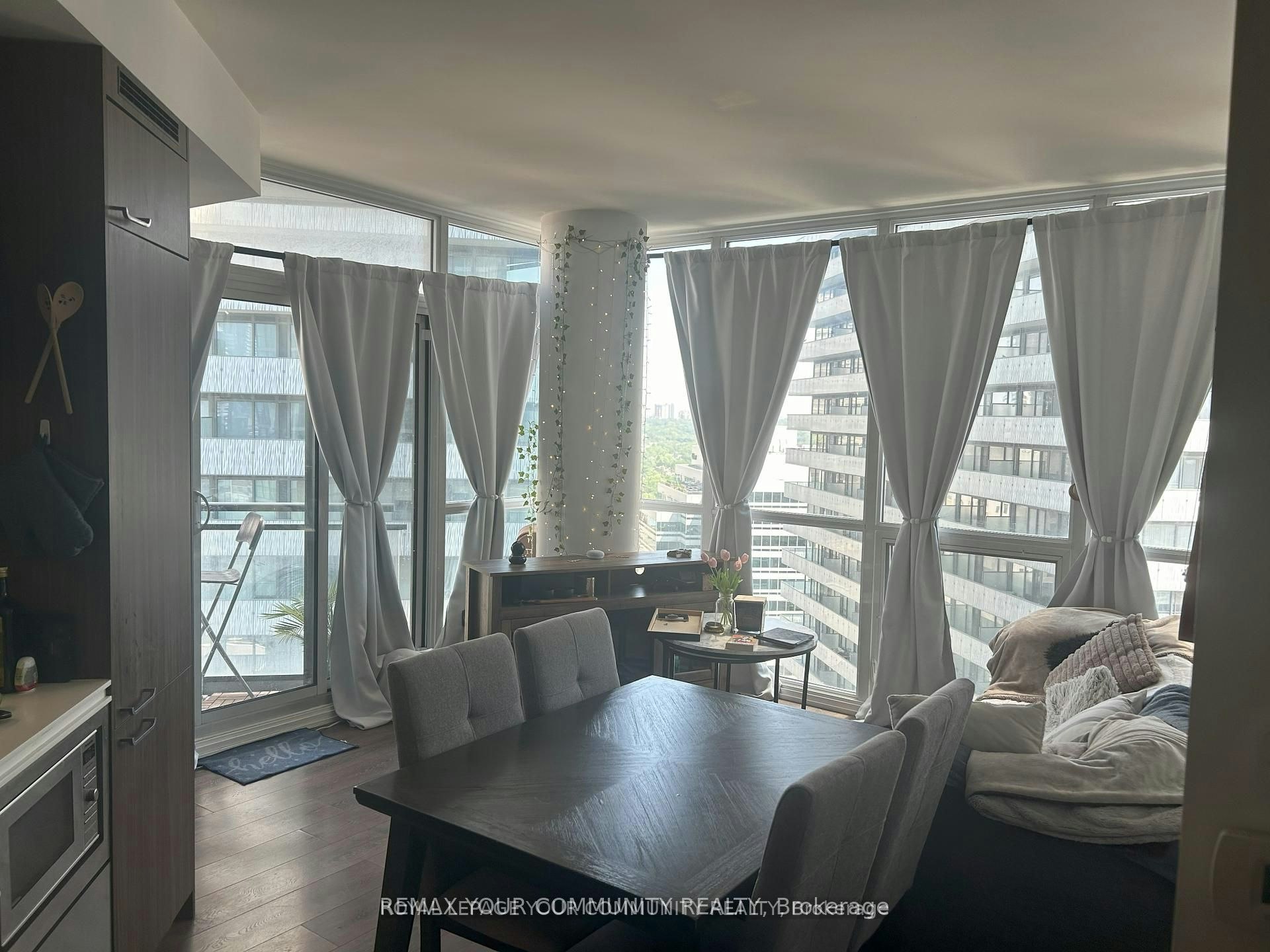 2709-45 Charles Street E, Toronto, ON, M4Y 1S2 - 6