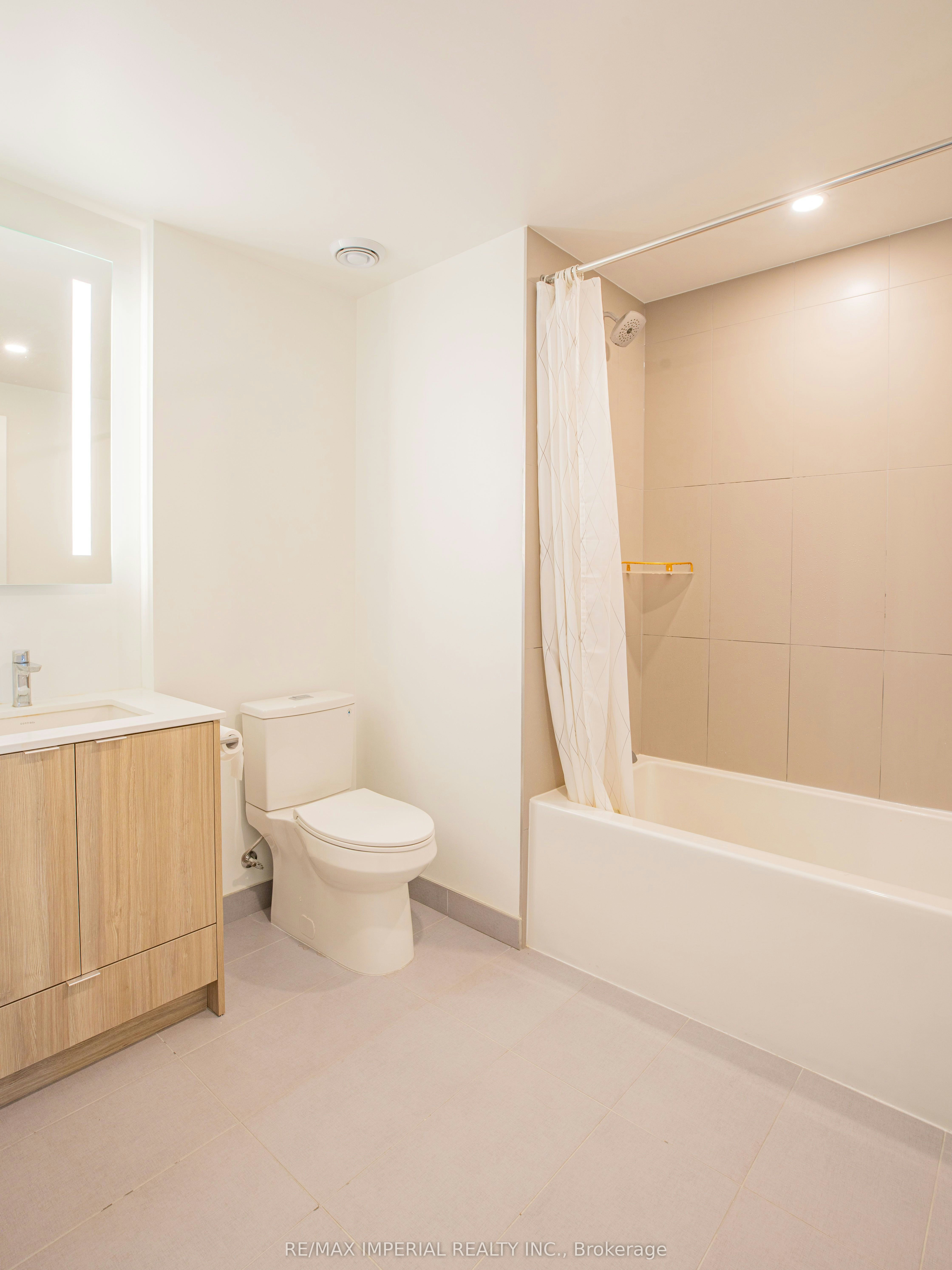 834-20 Inn ON The Park Drive, Toronto, ON, M3C 0P8 - 15