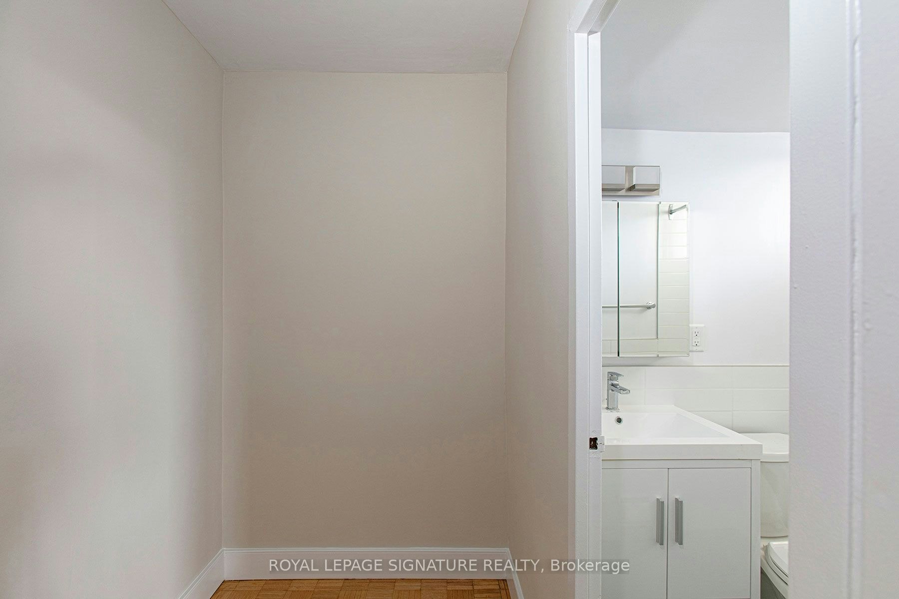 900-525 Eglinton Avenue E, Toronto, ON, M4P 1N5 - 4