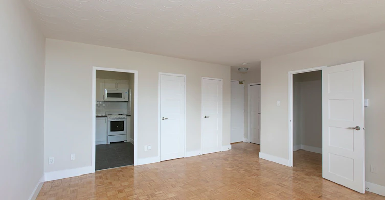 900-525 Eglinton Avenue E, Toronto, ON, M4P 1N5 - 2