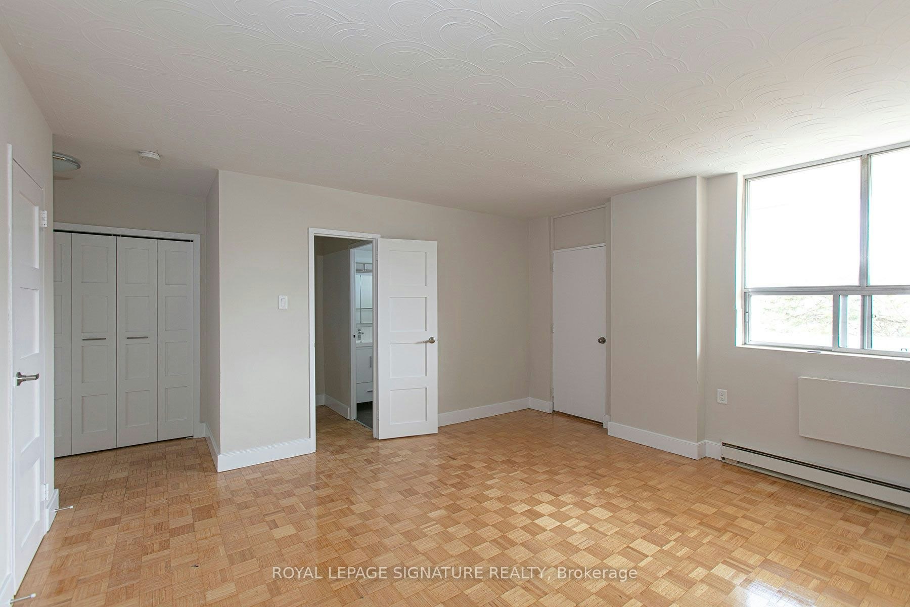 900-525 Eglinton Avenue E, Toronto, ON, M4P 1N5 - 3