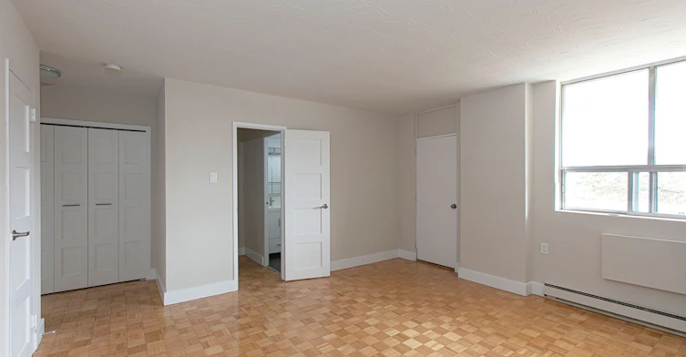 900-525 Eglinton Avenue E, Toronto, ON, M4P 1N5 - 3