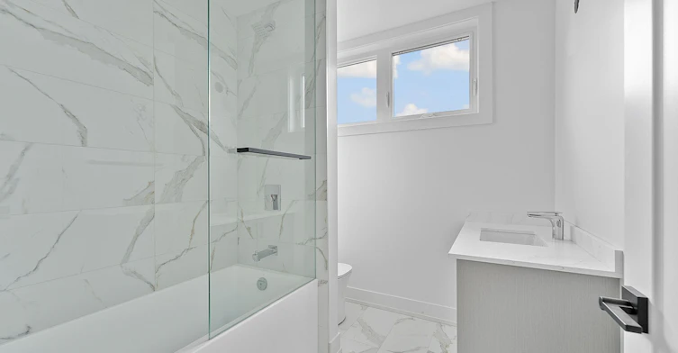 3 (Upper)-587 Oakwood Avenue, Toronto, ON, M6E 2X8 - 26