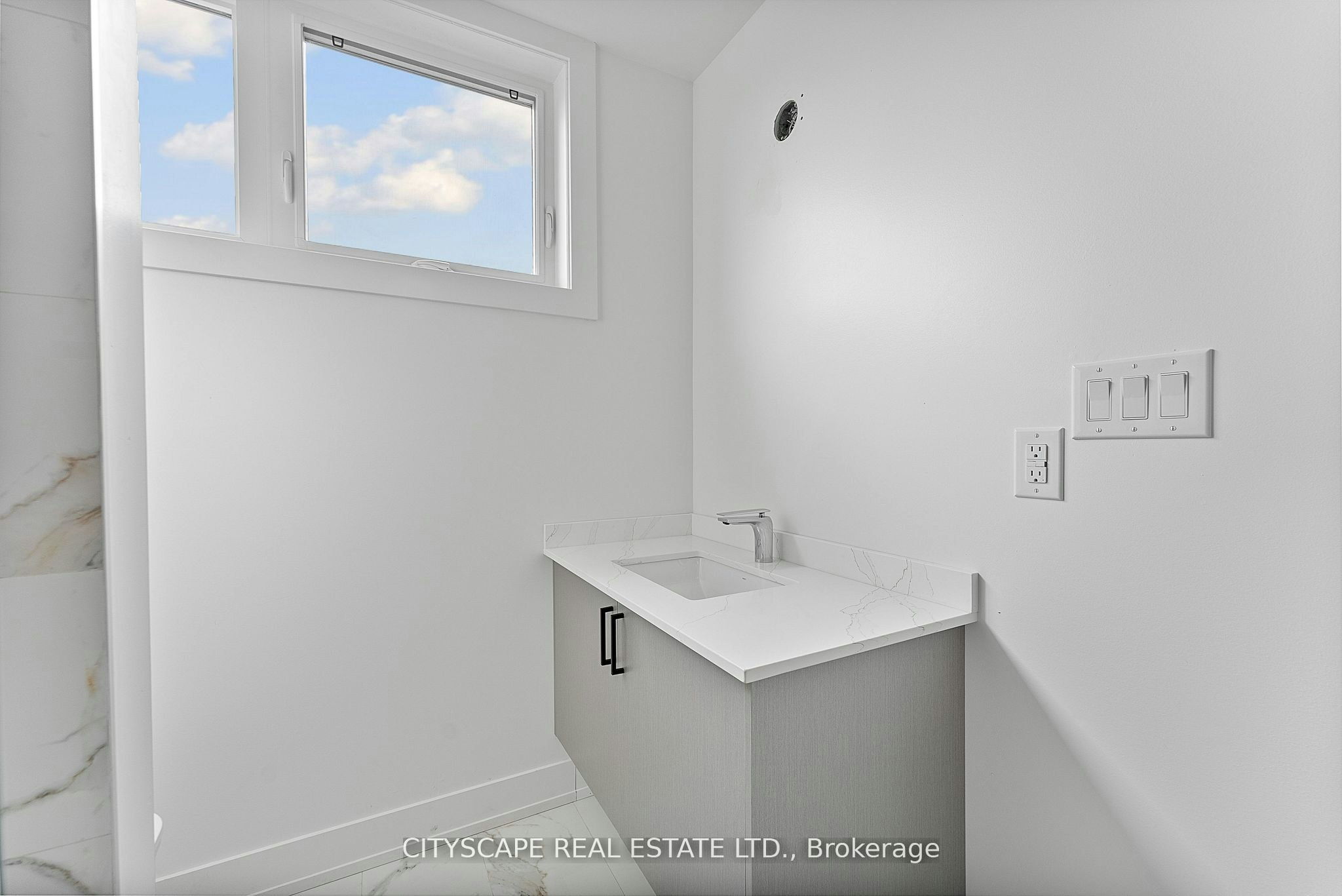 3 (Upper)-587 Oakwood Avenue, Toronto, ON, M6E 2X8 - 28