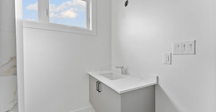 3 (Upper)-587 Oakwood Avenue, Toronto, ON, M6E 2X8 - 28