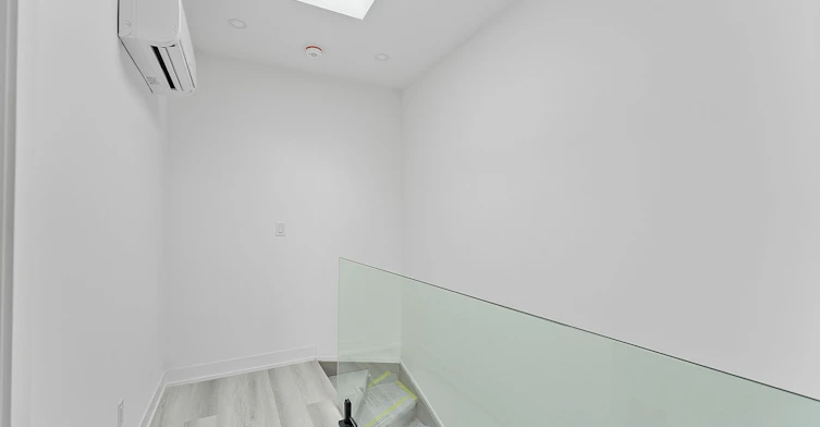 3 (Upper)-587 Oakwood Avenue, Toronto, ON, M6E 2X8 - 19