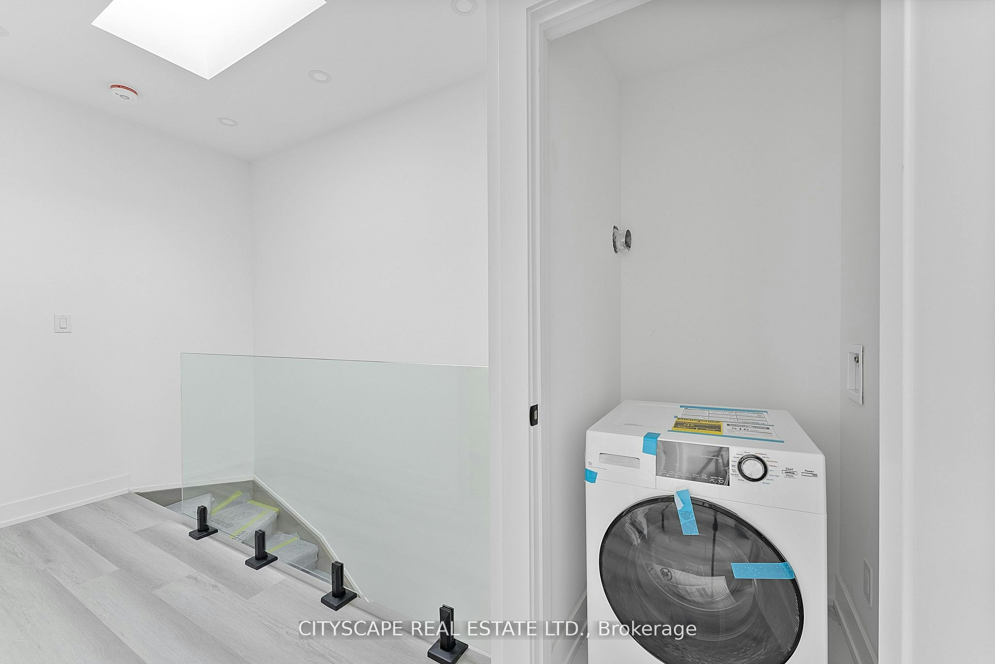 3 (Upper)-587 Oakwood Avenue, Toronto, ON, M6E 2X8 - 29