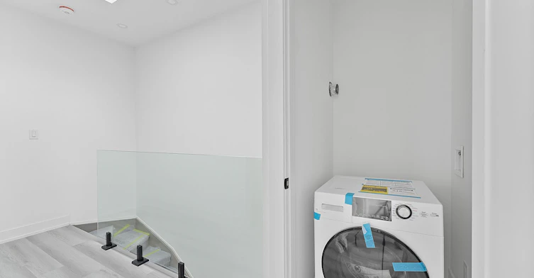 3 (Upper)-587 Oakwood Avenue, Toronto, ON, M6E 2X8 - 29